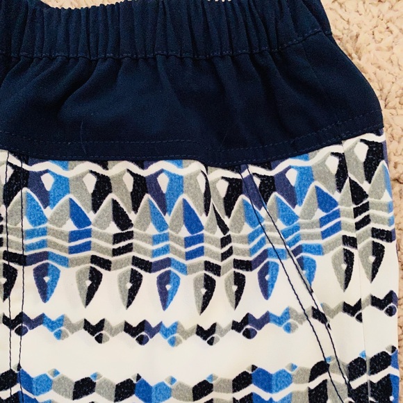 ❤️ BCBG Max Azria Blue Printed Shorts with Pockets NWOT - Picture 2 of 5